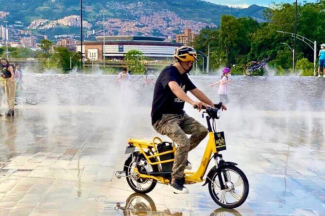 Medellin Private E-Bike Tour with Gourmet Lunch included. - The Edificio del Ferrocarril de Antiooquia: a quick culture anchor