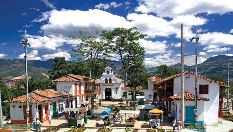 Medellín: Private Pablo Escobar and City Tour - Getting Oriented on the Metro: Views Before the Walking Starts