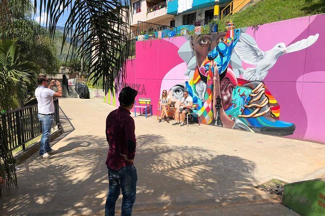 Medellin Street Art Tour - Escaleras Eléctricas in Comuna 13: Art-Like Infrastructure You Can Photo