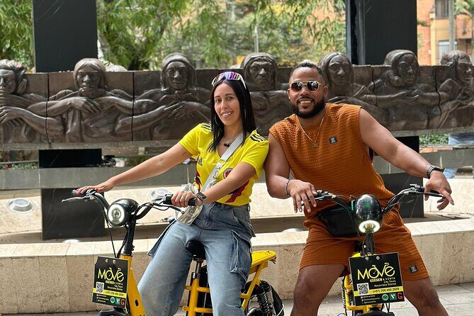 Medellin: VIP Private Historic E-Bike Tour with Lunch - Starting at MOVE in Laureles: fast meet-up, quick rhythm
