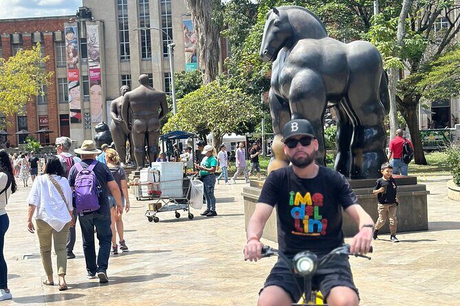 Medellin: VIP Private Historic E-Bike Tour with Lunch - Atanasio Girardot Stadium: more than a photo stop
