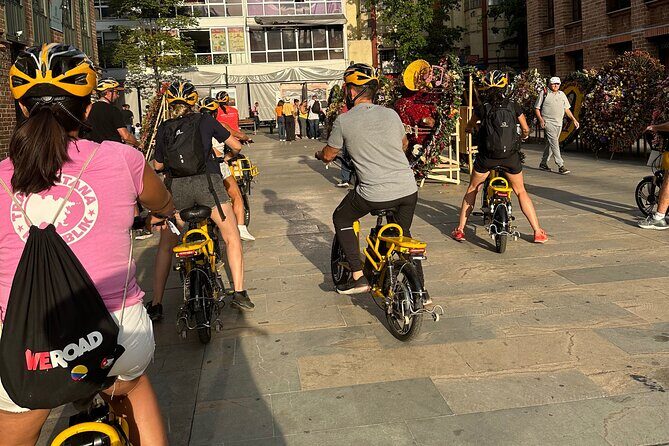 Medellin: VIP Private Historic E-Bike Tour with Lunch - Laureles green break, then Belén’s daily life