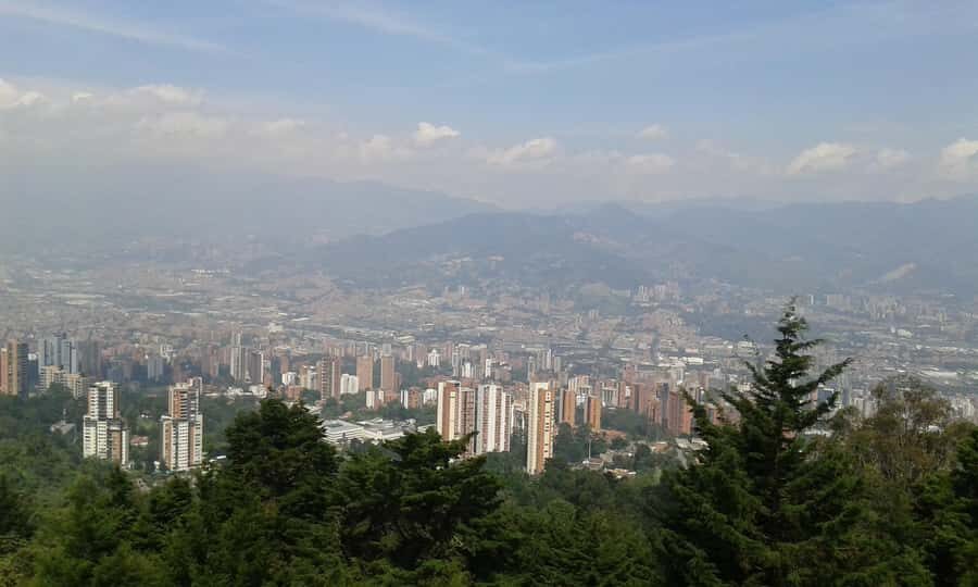 Medellín: Walking Tour with Cable Car and Botero Plaza - Safety and Comfort: How the Guide Changes the Day