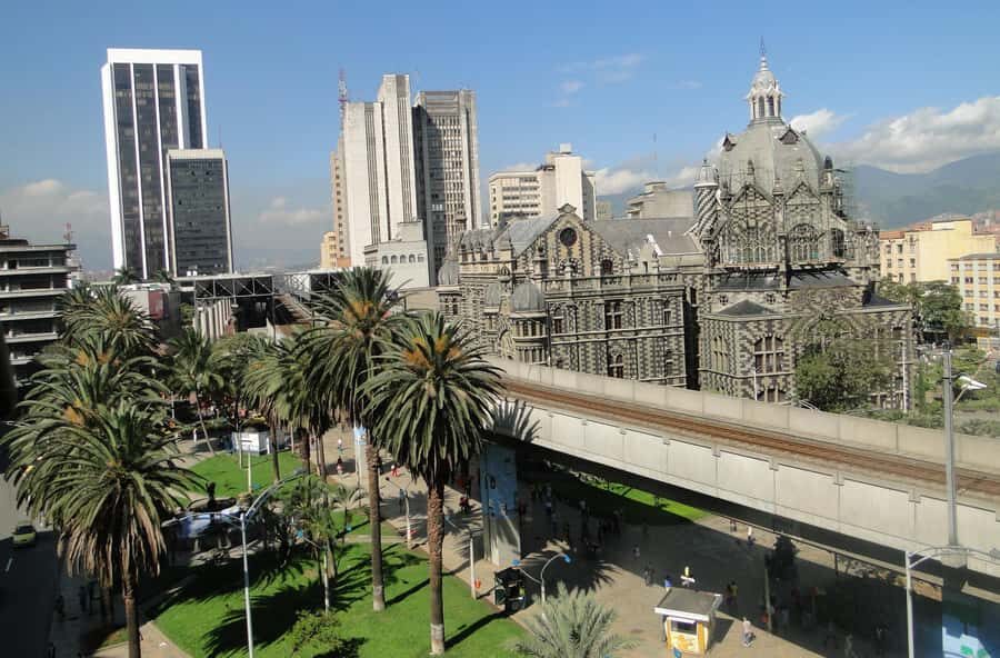 Medellín: Walking Tour with Cable Car and Botero Plaza - Hotel Pickup and the Metro Ride: Getting Oriented Fast