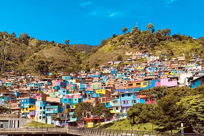 More authentic visit to Medellín + Comuna 3 (alternative) - Centro Comercial Palacio Nacional: old architecture, new purpose