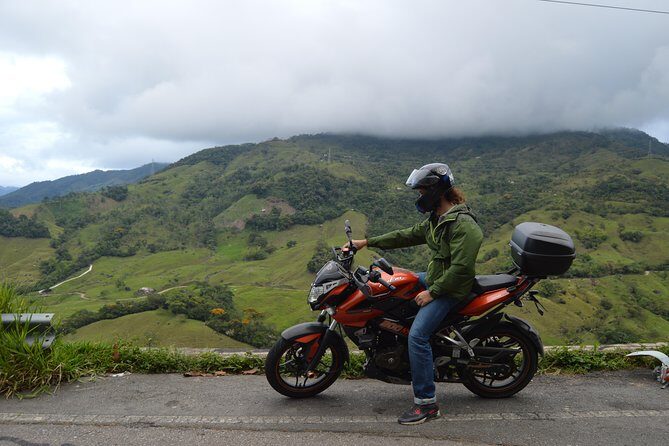 Motorcycle rental in Medellin with unlimited km - Parking, Security, and the Disc Lock Reality Check