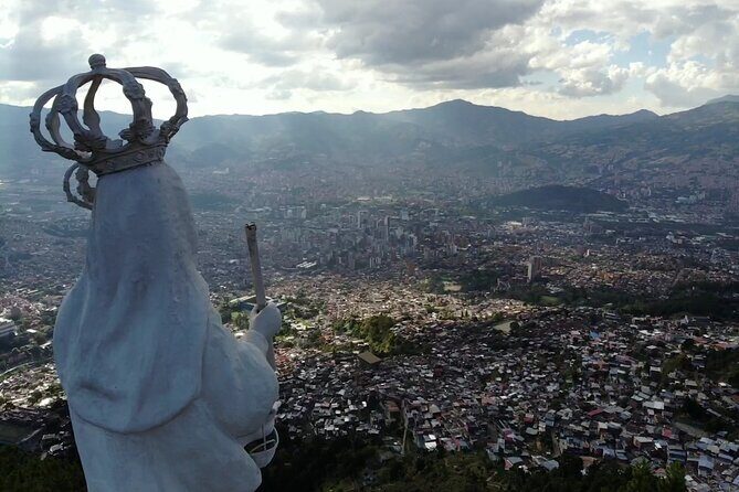 Night Tour to El Picacho Viewpoint and Colombian snacks - Cerro El Picacho: The open-air hour that turns city lights into a memory