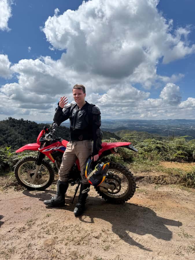 Off-road motorcycle adventure through the Medellín mountains - The riding day flow: training, food stops, and a 3-hour dirt block