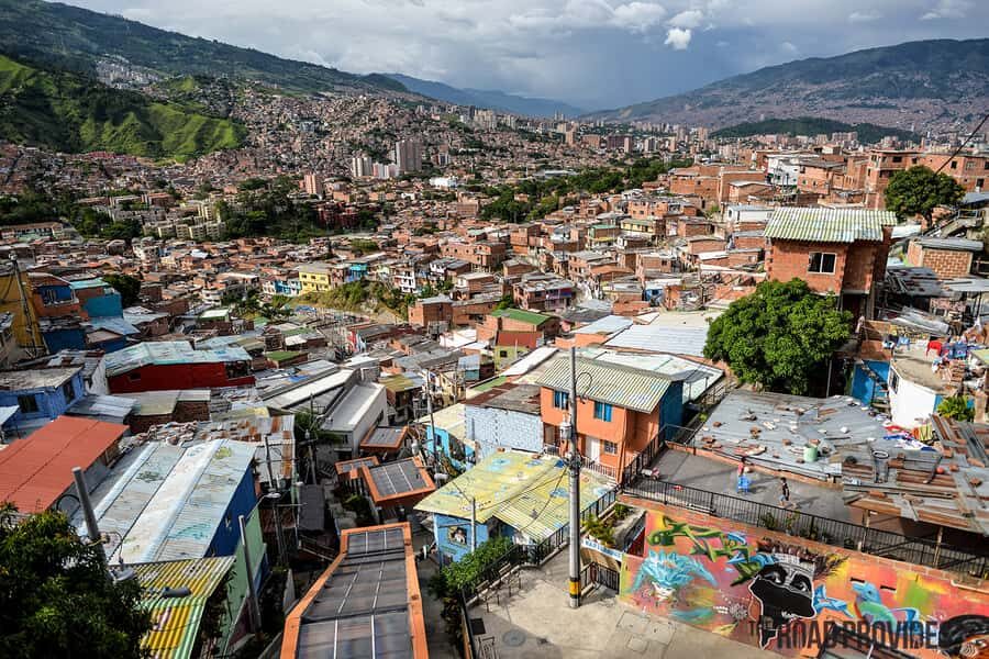 pablo, comuna 13 & cable car express tour - Why Pablo Escobar Memorial and Comuna 13 belong in the same day