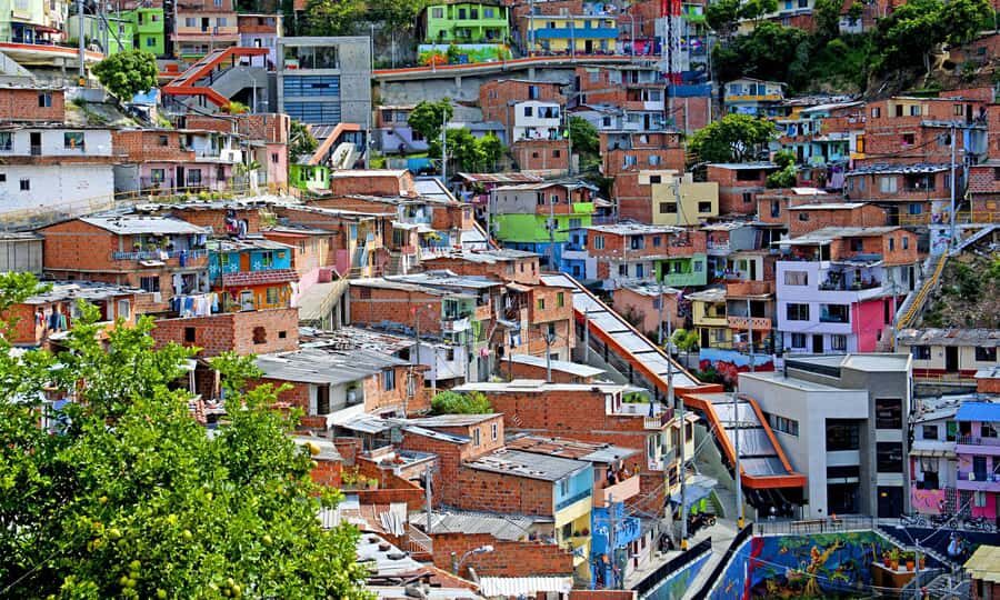 pablo, comuna 13 & cable car express tour - The easy start: pickup, a first orientation, and a quick city sense