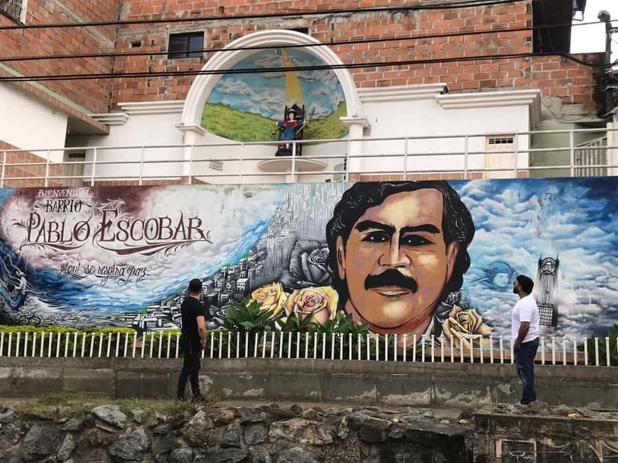 pablo, comuna 13 & cable car express tour - Medellín Metro context: the city’s transport story explained