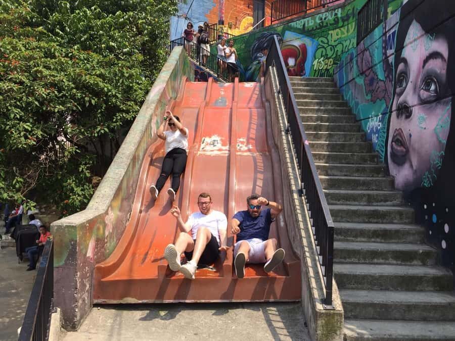 pablo, comuna 13 & cable car express tour - Comuna 13 walk and storytelling: from 70s–90s to the turn of the millennium