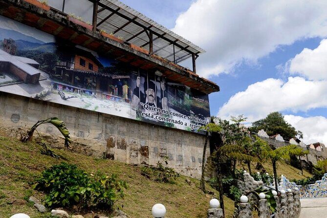 Pablo E. with Commune 13 Tour - Stop 4: Comuna 13 Street Art, Graffiti Walls, and the Escalators