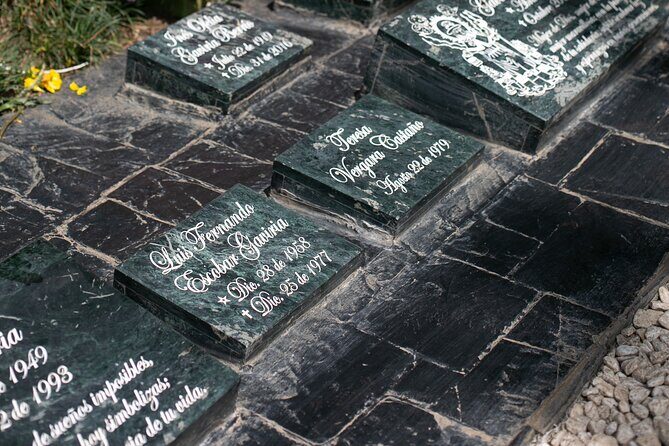 Pablo Escobar and Graffitour Commune 13 Resiliencia Paisa - Inflexión Memorial Park: remembering victims without turning away