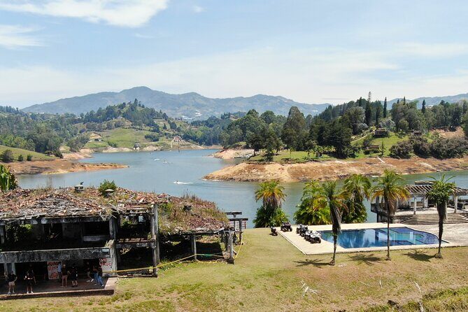 Pablo Escobar Mansion + Paintball + Boat Trip from Guatapé - Guatapé Zócalos Town Tour: What 50 Minutes Can Really Do
