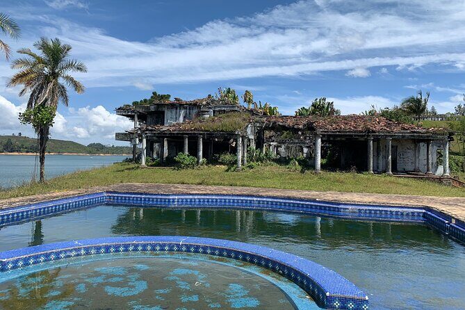 Pablo Escobar Mansion Tour in El Peñol and Guatapé - Getting from Medellín to Guatapé without the planning stress