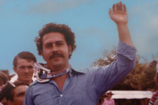 Pablo Escobar Mansion Tour in El Peñol and Guatapé - Stone of El Peñol: optional climb and the Escobar museum nearby
