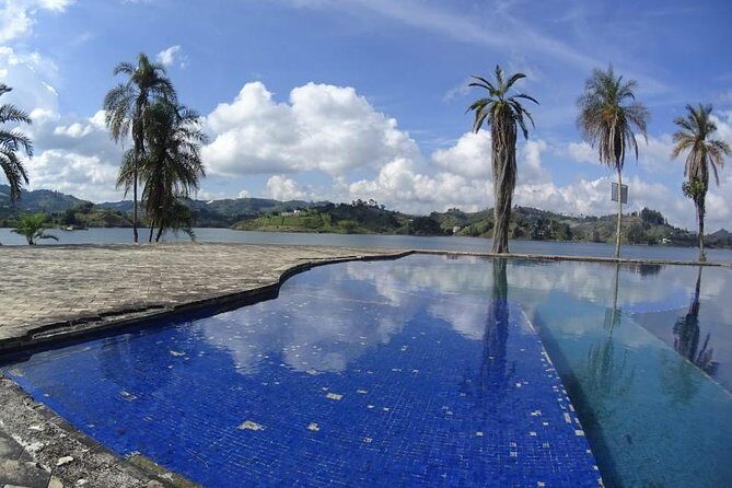 Pablo Escobar Tour - Private and affordable TOUR - The New Colombia - Cementerio Jardines Montesacro and the Pablo Escobar tomb