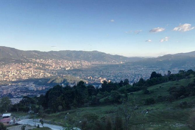 Paragliding Medellin - What You’ll Actually See in 15–20 Minutes Over Medellín