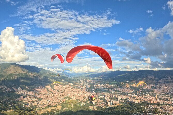 Parapente sobre Medellín desde San Félix - Who Should Book This Paragliding Flight (And Who Might Hesitate)