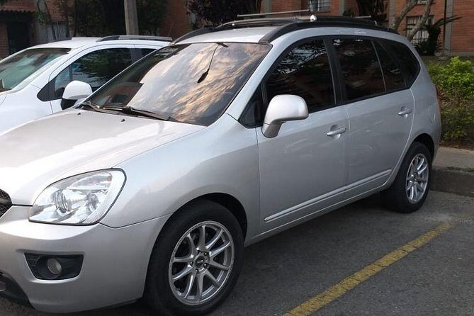 Private airport transportation - The ride itself: comfortable car, safe driving, bilingual support