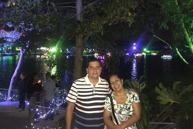 Private Christmas Lights Tour in Medellin - Driving Through Medellín Landmarks: The Real Map of the Evening