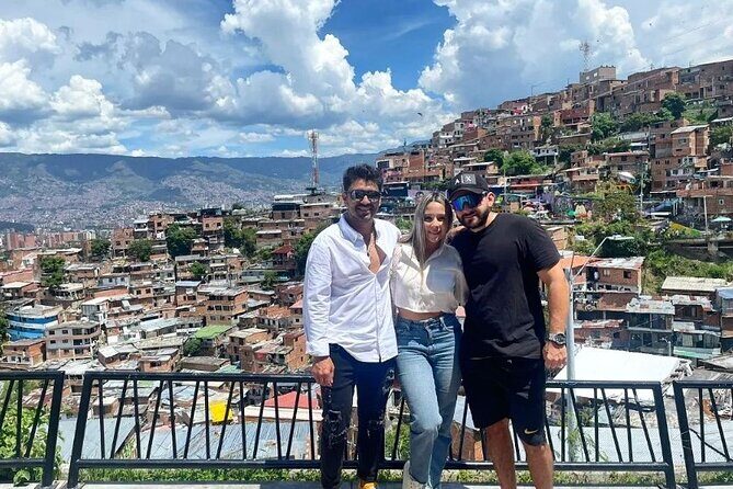 Private City Tour Medellin with Comuna 13 Tour - A 6-hour Medellín mix that makes sense