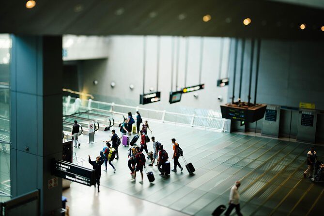 Private Medellín Airport Arrival Transfer: Comfort & Reliability - English support: helpful, but not a guarantee of perfect