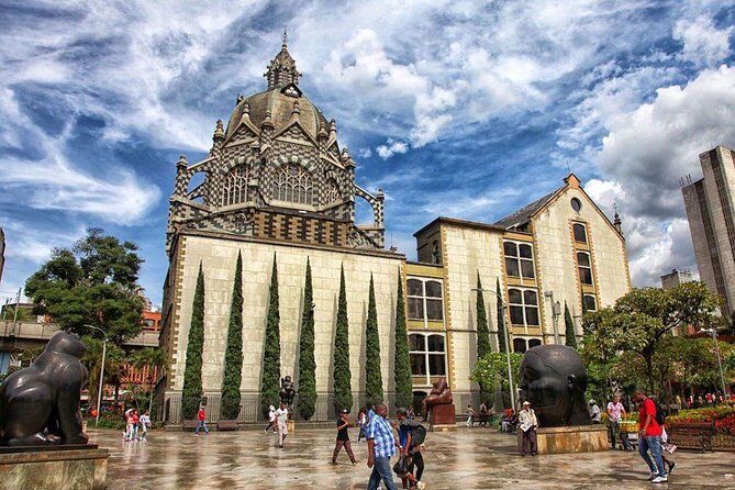 Private Pablo Escobar, Pueblito Paisa and Medellin City Tour - How a private 6–7 hour Medellín route gives you real value