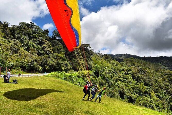 Private Paragliding & Waterfall Experience from Medellin Colombia - Cocorná and the Valle de Aburrá: why this route works so well