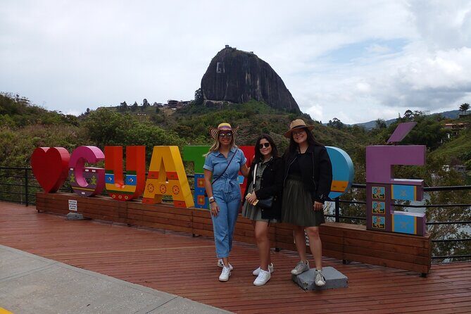 Private Peñol-Guatape Tour: with lunch and boat - Piedra del Peñol: the viewpoint climb (and the one cost you should expect)