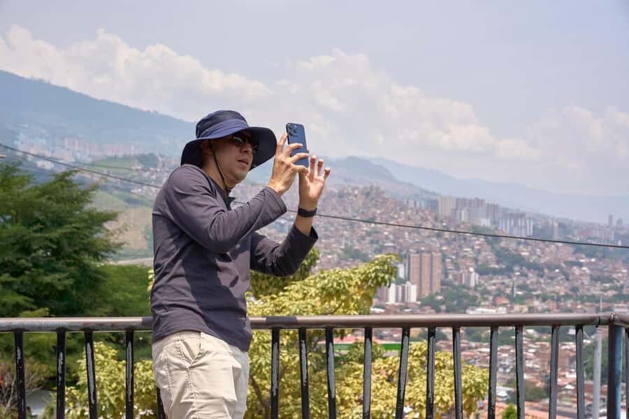 Private Tour Comuna 13 with Cable Car - Escaleras Eléctricas De La Comuna 13: More Than a Photo Spot