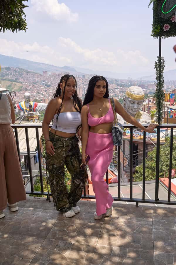 Private Tour Comuna 13 with Cable Car - Markets, Street Snacks, and Craft Stops That Feel Like Daily Life