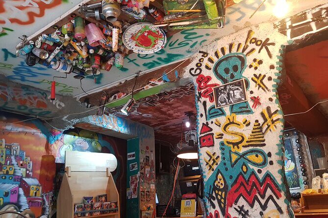 Private Tour in Comuna 13 with cable car (culture, street art and graffiti) - Stop 2 at Estación metro San Javier: the second scenic ride