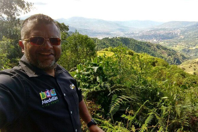 Private Tour: La Miel Magnificent Natural Reserve Hike - The La Miel route: cloud forest walking, creek time, and watching your step