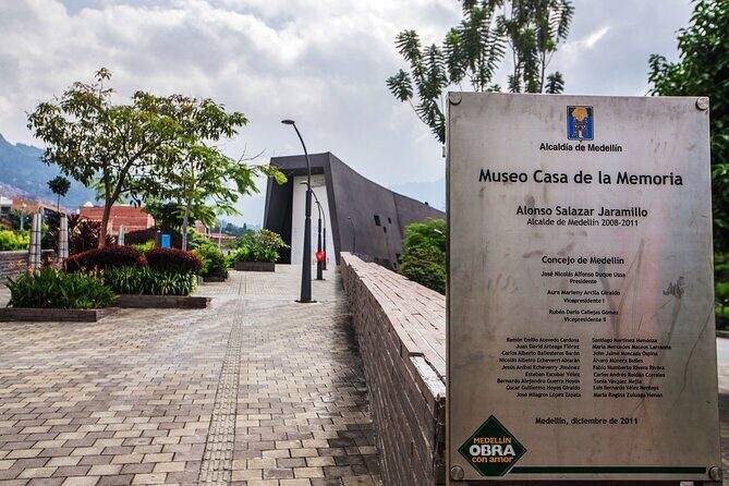 Private tour: The Escobar Years and Medellin's Social Transformation - Parque San Antonio: understanding how locals think about the violent years