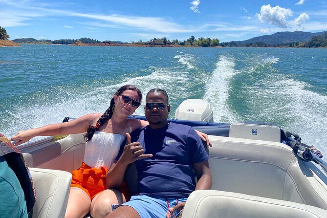 Private Tour to Guatapé with Helicopter Boat Ride and Roca Peñol - Price and logistics: what $280 buys you here