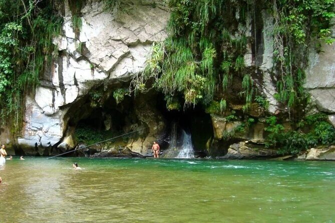 Rio Claro Full Rafting Tour from Medellin with Lunch - Language and guide expectations: English label vs. real life