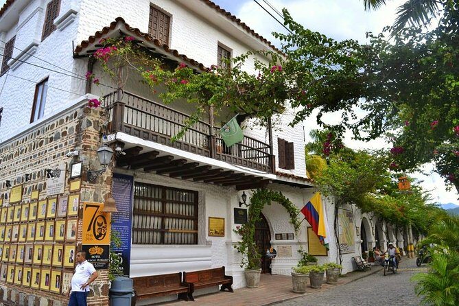 Santa Fe de Antioquia & Colonial Bridge Private Bilingual Guide - Private bilingual guide and all-in-van comfort that keeps the day easy