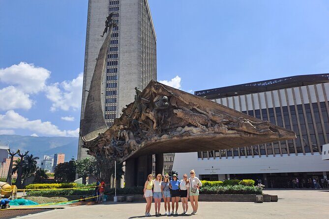 Shared Tour Commune 13 and Metro Cable La Aurora de Medellin - Key highlights at a glance