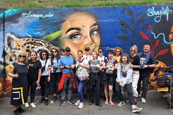 Shared Tour Commune 13 and Metro Cable La Aurora de Medellin - Boarding the Metrocable from Aurora: a transport story with real views