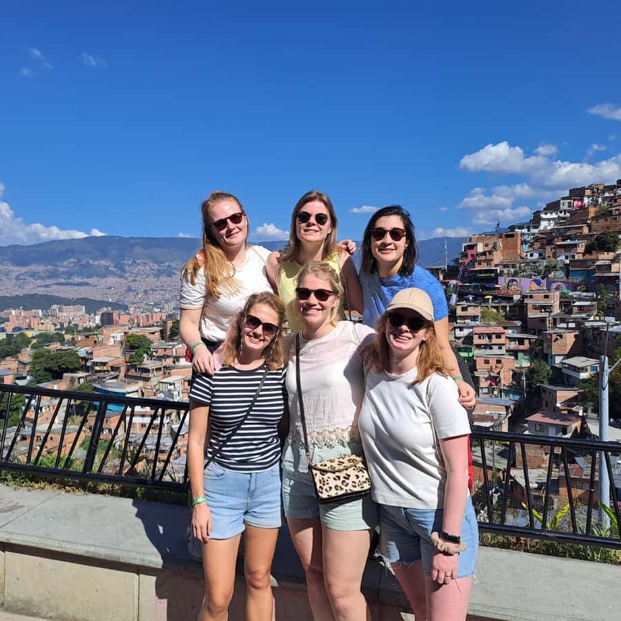 Shared Tour to Comuna 13 & Aurora Cable Car in Medellin - Quick highlights before you go