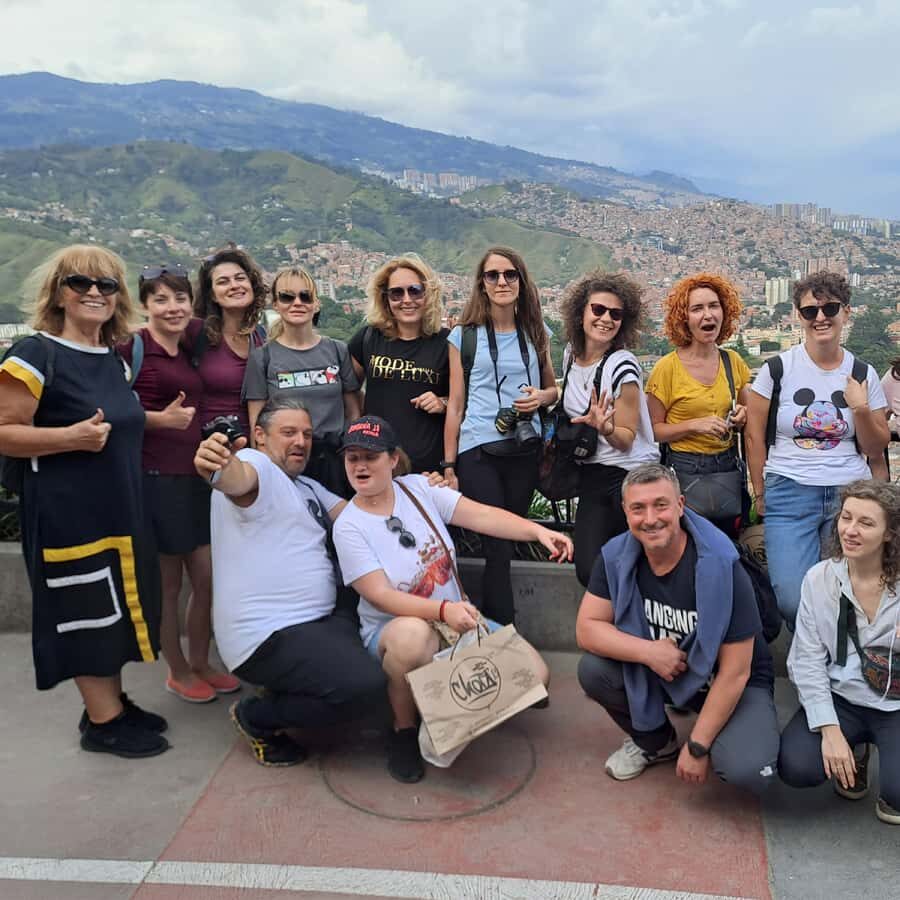 Shared Tour to Comuna 13 & Aurora Cable Car in Medellin - Timing and pacing: how to make the 4 hours feel comfortable