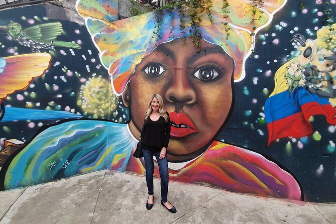 The Best Comuna 13 Graffiti Tour, Plaza Botero and Cable cars - Stop 5: Medellín Metrocable and the Aurora viewpoint