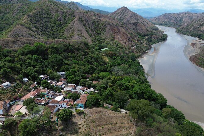 The River House Experience & Santa Fé de Antioquia (2 Days Tour) - Day 2: pool time, a river hike, and Viña Sicilia wine (extra cost)