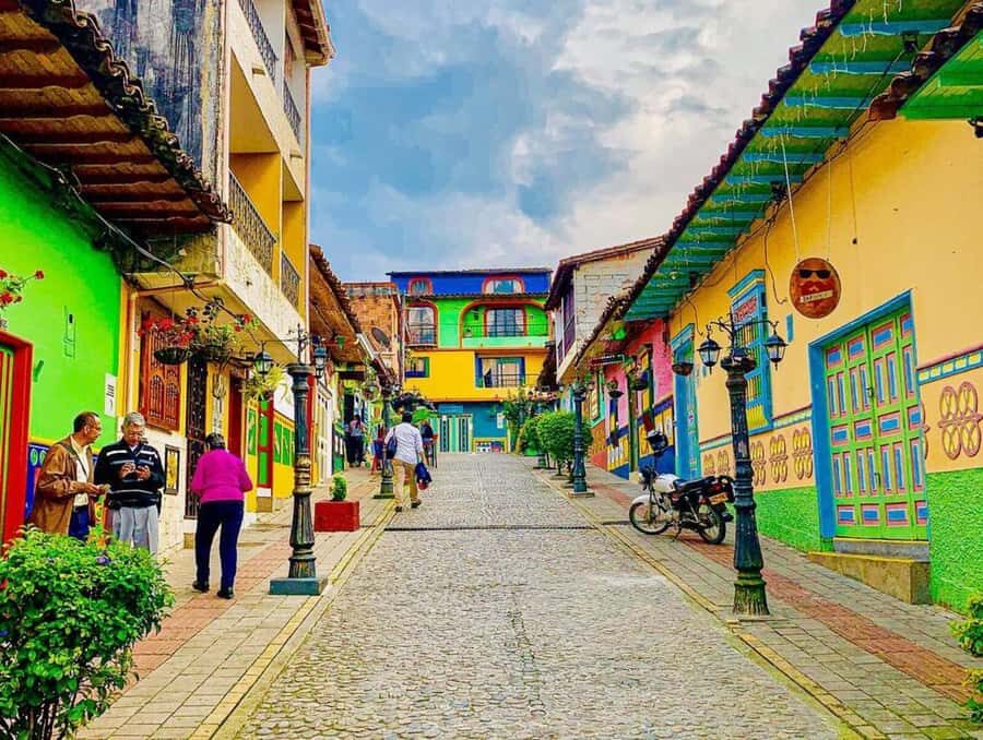 Tour Guatapé - Piedra del Peñol with departure from Medellín - Why this Guatapé day trip feels so doable from Medellín
