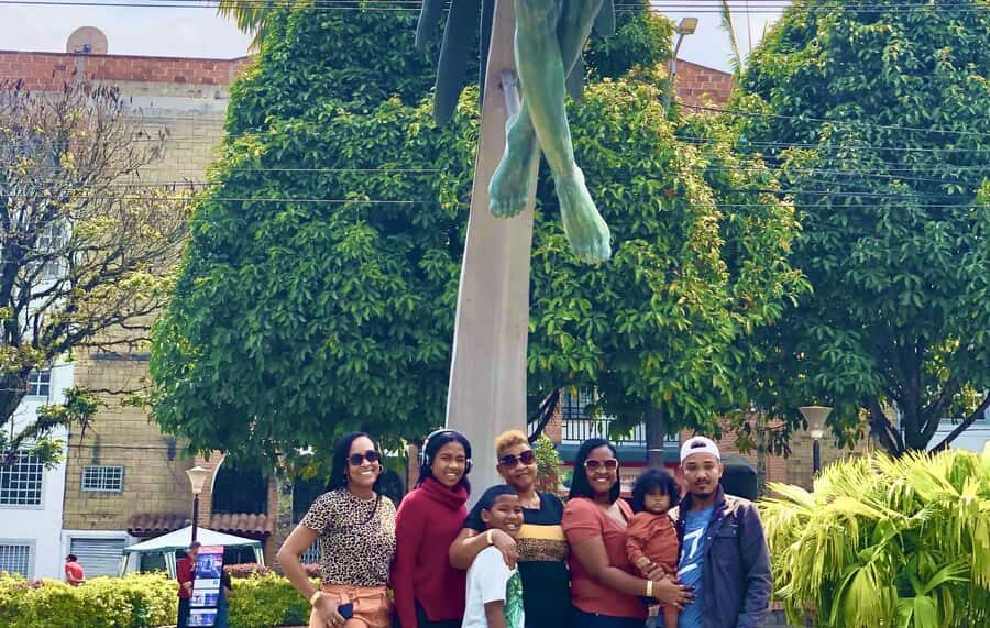 Tour Guatapé - Piedra del Peñol with departure from Medellín - Marinilla animal farm: fun, hands-on, and great for all ages