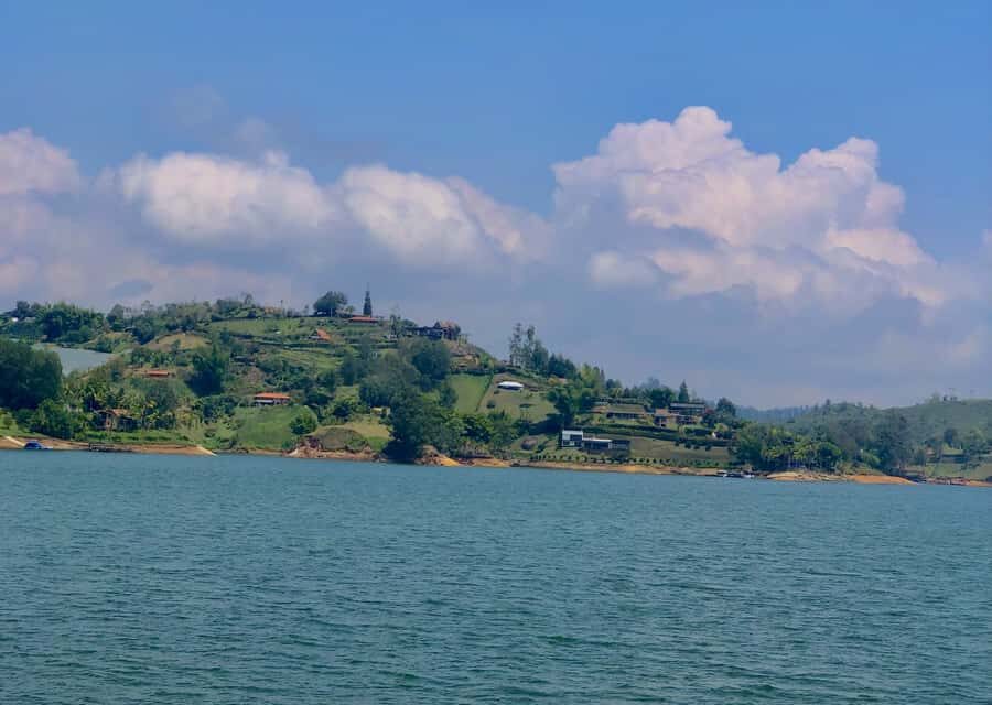 Tour Guatapé - Piedra del Peñol with departure from Medellín - Lunch at a local restaurant: fueling for Guatapé’s strolls