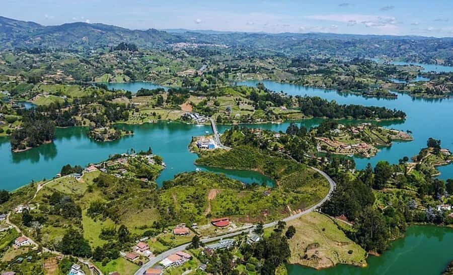 Tour Guatapé - Piedra del Peñol with departure from Medellín - Start point and schedule: 7:30 to around mid-afternoon