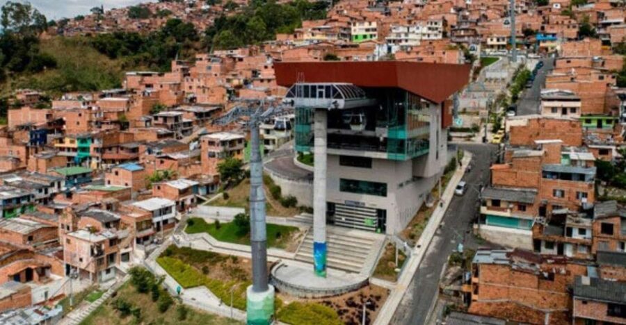 Tour Medellín: Pablo Escobar and Commune 13 - Timing, Comfort, and What to Bring
